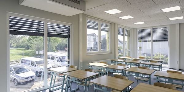 Durch regelmäßiges Lüften der Räume in Schulen, das Ansteckungsrisiko reduzieren!