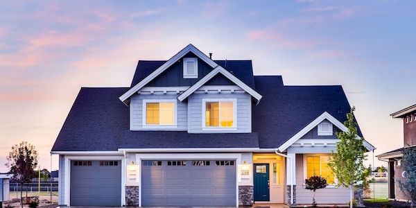 Eigenheimkauf: Experten über Steuern, die beim Immobilien- und Grundstückskauf anfallen!