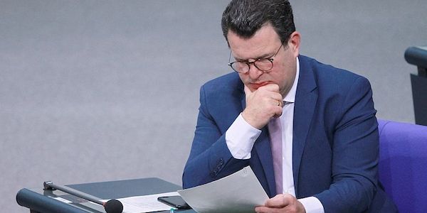 Arbeitsminister lehnt höheres Renteneintrittsalter ab