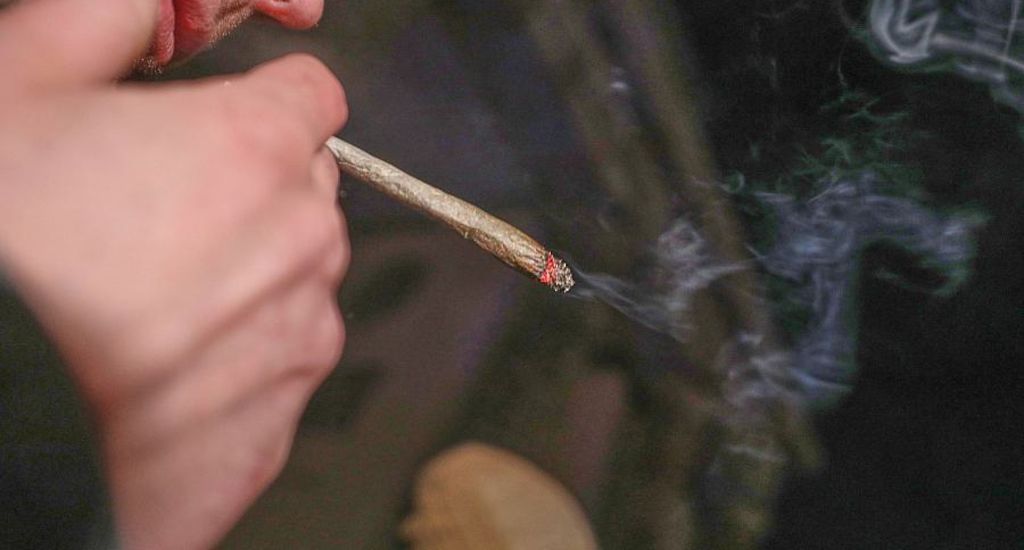 Deutsche Bahn verbietet Cannabis-Konsum in allen Bahnhöfen