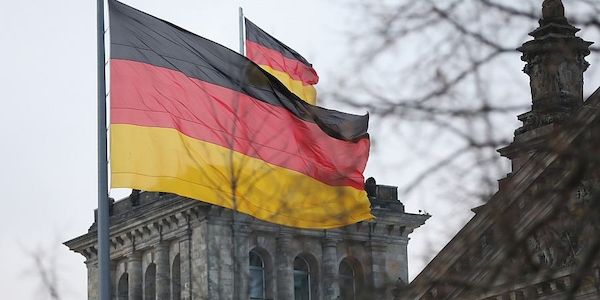Göring-Eckardt will Bundestag vor Extremisten schützen