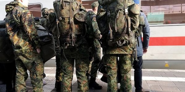 SPD will offene Debatte über Wehrpflicht