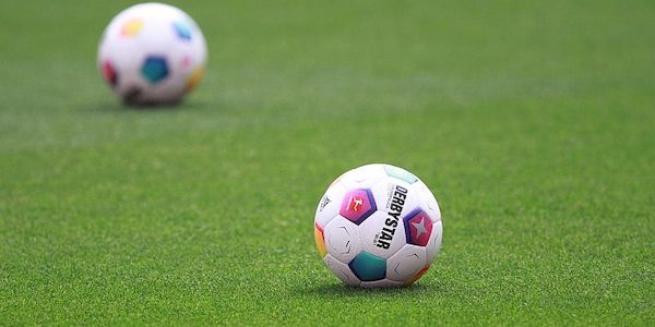 2. Bundesliga: Kiel steigt nach Remis gegen Düsseldorf auf