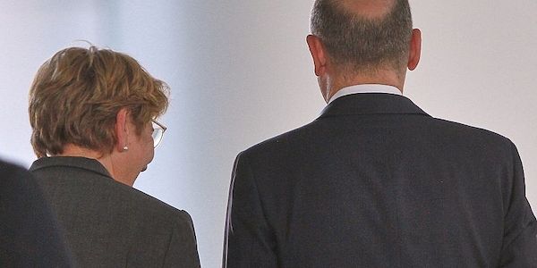 Scholz macht Schweizer Bundespräsidentin Hoffnung auf bessere Bahn