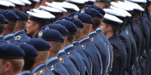 Bundeswehr bräuchte für Wehrpflicht Tausende neue Beamte